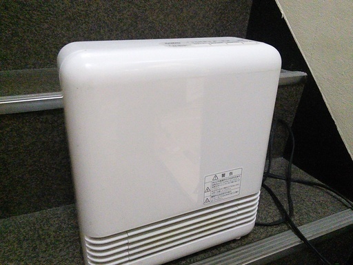 セラミックファンヒーター　小型でお持ち帰り簡単♪