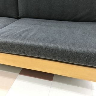 取りに来て頂ける方限定！柏木工の3人掛けソファのご紹介です  