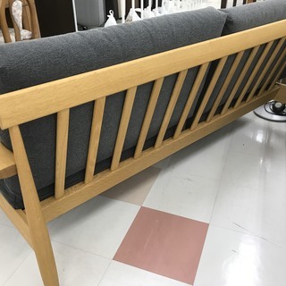 取りに来て頂ける方限定！柏木工の3人掛けソファのご紹介です  