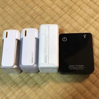 モバイルバッテリー 電池式 ４個