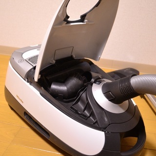 【終了】Miele 紙パック式掃除機