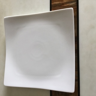 白い四方形食器