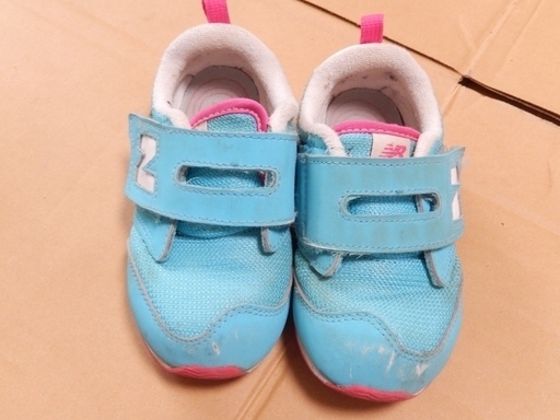 ニューバランススニーカー水色 ピンク１６ｃｍ しろ 根津のキッズ用品 子供用シューズ の中古あげます 譲ります ジモティーで不用品の処分