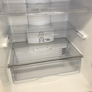 AQUA ノンフロン255Ｌ冷蔵庫 AQR-261A