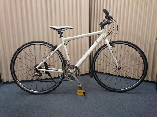 少し値下げ 700-23C　クロスバイク　白　EXCELLA　中古　譲渡証明\u0026防犯登録カード控え付けます　タイヤほぼ新品