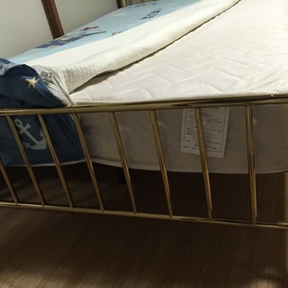 セミダブルのベッド