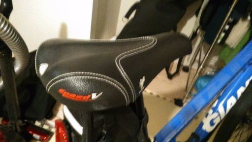 26インチマウンテンバイク21段変速付きフロントサスペンション付き新古  