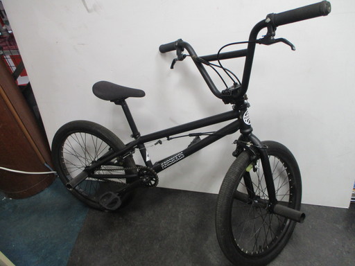 【エコプラス小倉南店】スタッフがススメル　定価85320円中古品　アレスバイク（　ARESBIKES　） BMX