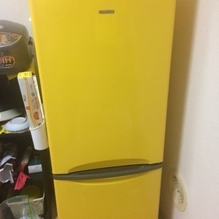 黄色い冷蔵庫 TOSHIBA