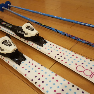 小学生女児用中古スキー板とストック
