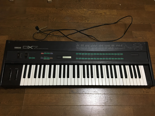 シンセサイザー　YAMAHA DX-7
