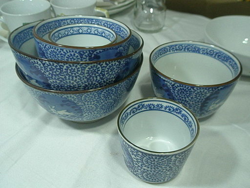 【 フリル 】青地　うさぎ絵　器2セット6個　　蕎麦猪口・丼・小鉢　各２個づつ