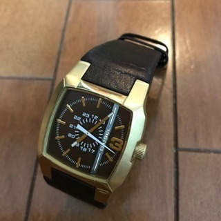 ディーゼルのゴールド×茶色がお洒落な腕時計