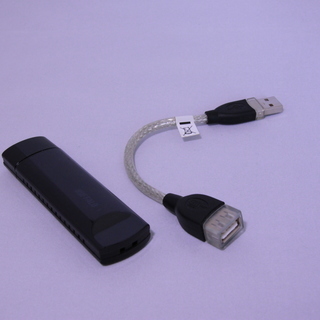 USB用WIFI子機。本体と延長USBコードのみ