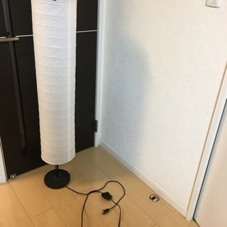 IKEA購入 HOLMO フロアランプ スタンドライト 証明器具...