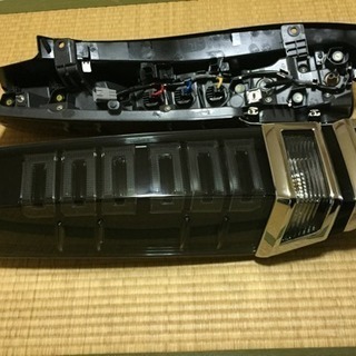 新型VOXY 80系 純正テールランプ