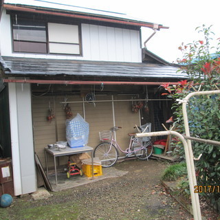 納屋の取り壊し（廃材等のごみの運搬はありません）