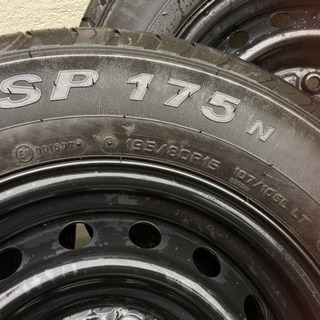 ハイエース純正タイヤセット１５インチ新車外し