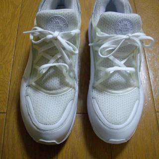 ナイキ エアハラチ 26.0cm (白)　中学生の通学靴に如何ですか？