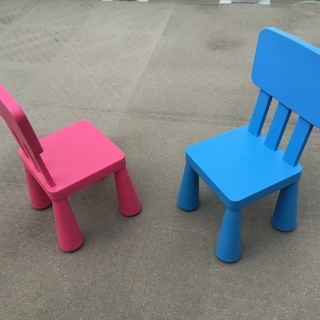 IKEAの子供遊び用椅子/机3点セット