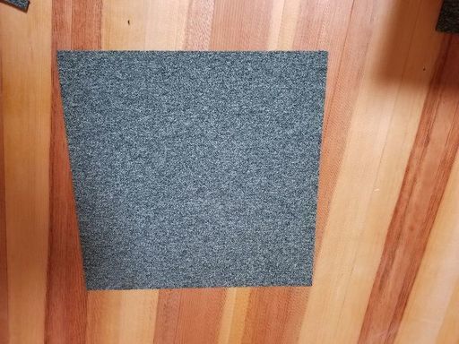 タイルカーペット　50センチ×50センチ薄緑　67枚　未使用品