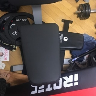 筋トレマシン bodysolidバタフライマシン他