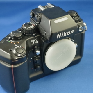 Nikon F4 ボディ（純正保護ケース、取り扱い説明書付き）動作品