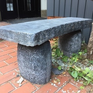 石調のテーブルと椅子