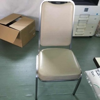 業務用チェア 700脚