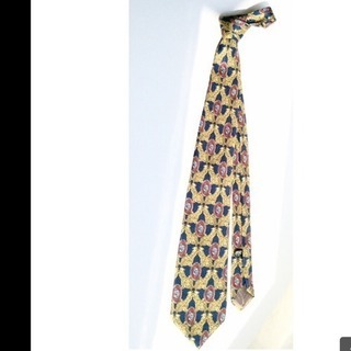 新品未使用クリスチャンディオールネクタイシルク100%同柄ポケットチーフ出品中