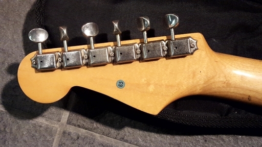 □FENDER エレキギター□ストラトキャスター□ 25年位前に十数万