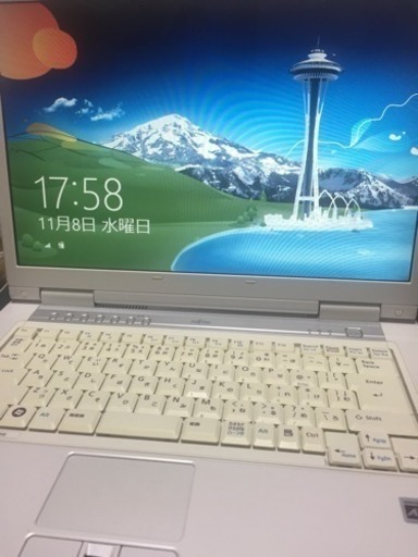 富士通製！Windows8 お洒落ホワイト DVD焼きノートパソコン