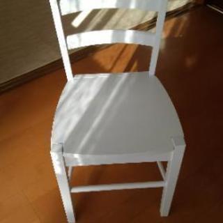 ほぼ新品　シンプルな椅子、チェア✡️ホワイト✡️　