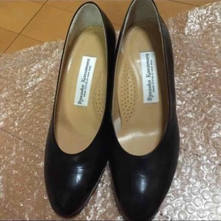 新品 皇室御用達ブランド Ryusuke Kawamura パンプス 新品 注 右が22 5センチ 左23センチ はくりゅうs 秋葉原の靴 バッグの中古あげます 譲ります ジモティーで不用品の処分