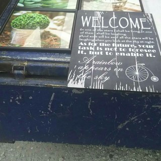 【中古】マットレスのみ(セミダブル)２台、テーブルランプ、掃除機、ピクチャーフレーム4つ