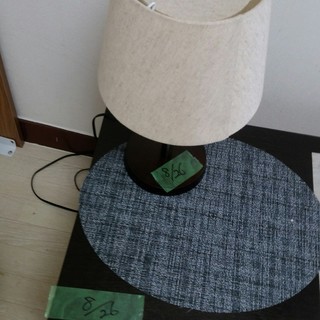 【中古】マットレスのみ(セミダブル)２台、テーブルランプ、掃除機、ピクチャーフレーム4つ