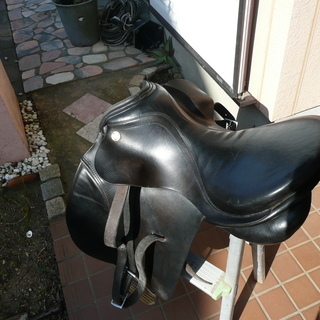 乗馬用鞍をお譲りします。