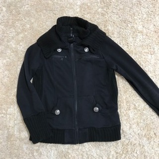 黒色ニットジャケット