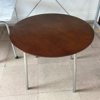 ニトリの円卓テーブル