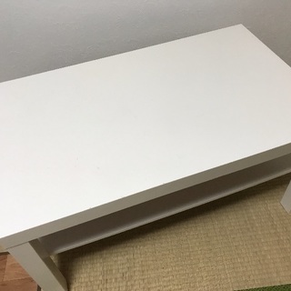 IKEAのホワイトテーブル