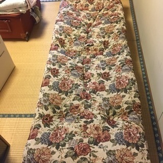 折りたたみ式シングルベッド