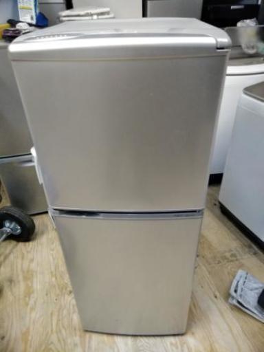 冷蔵庫 2,012年モデル 137リットル アクア AQR-141A