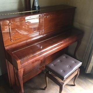 WEINGBURG製ピアノ