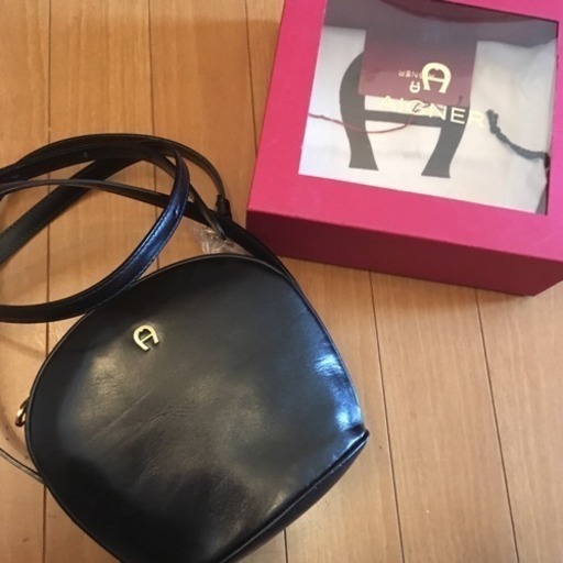 【新品未使用】AIGNER レザー ショルダーバッグ