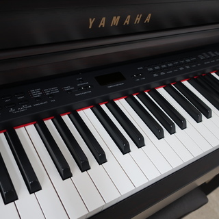 ヤマハ　CLP-470R　　2011製　　￥95.000-