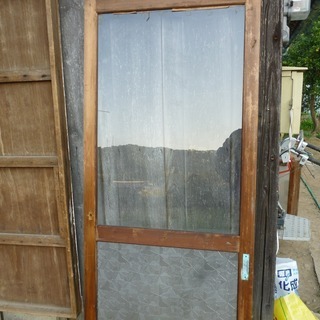 「無料」　昭和の建具　ガラスの戸　ガラスの模様は昭和そのもの