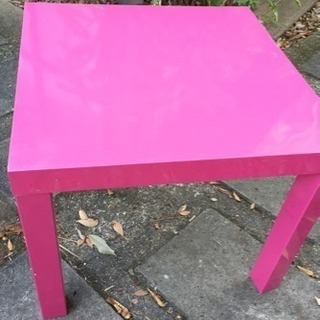 IKEA ピンク テーブル
