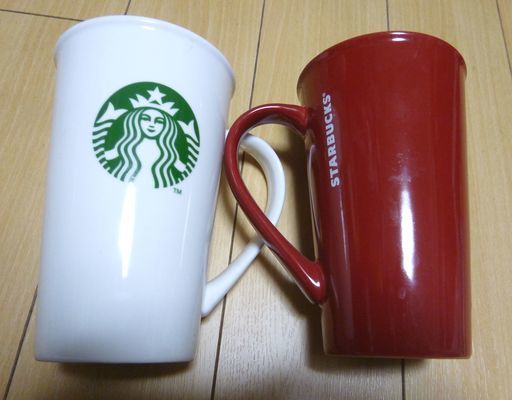 Starbucks スターバックスのマグカップ白赤セット Tak 神戸の食器 コップ グラス の中古あげます 譲ります ジモティーで不用品の処分