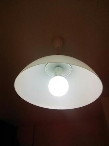 形の可愛い☆キッチンテーブル用照明☆電球付き(お引き取りでお願いします。)