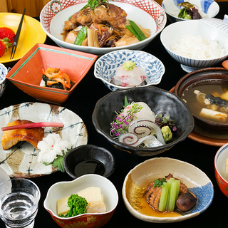 料理人、仲居募集：ミシュラン獲得本格割烹で日本料理の調理、接客を...